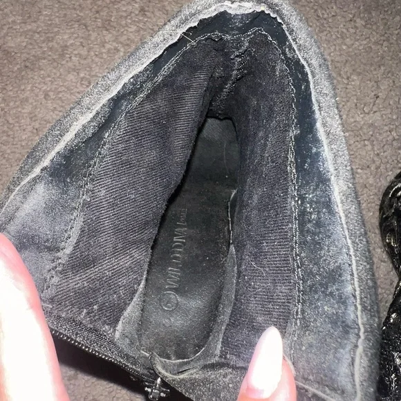 Elegant Velvet Black and Silver/Gold Embroidered Ankle Boots - Picture 7 of 7